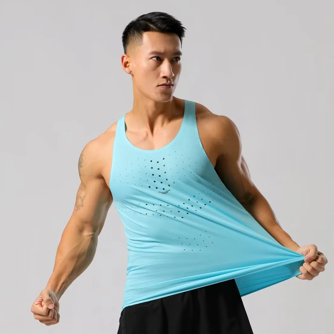 قمصان رجالية خفيفة الوزن للجري - مراجعة Sleeveless Undershirt وسعره